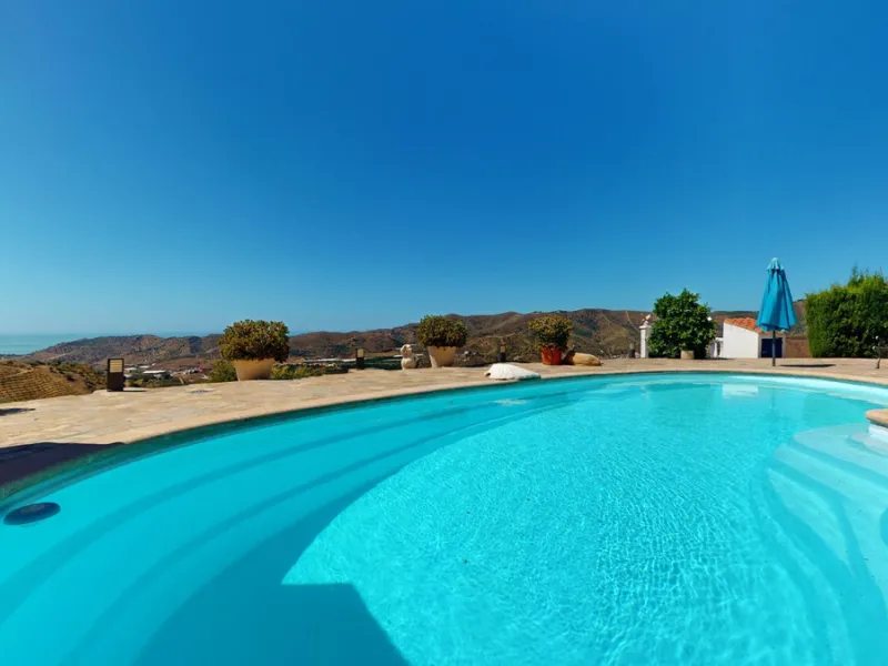 This exceptional, spacious U-shaped villa is located in the picturesque area of Iznate and offers two separate living units, each fully equipped. The villa spans two floors and features a total of seven bedrooms and six bathrooms. Each unit includes a fun