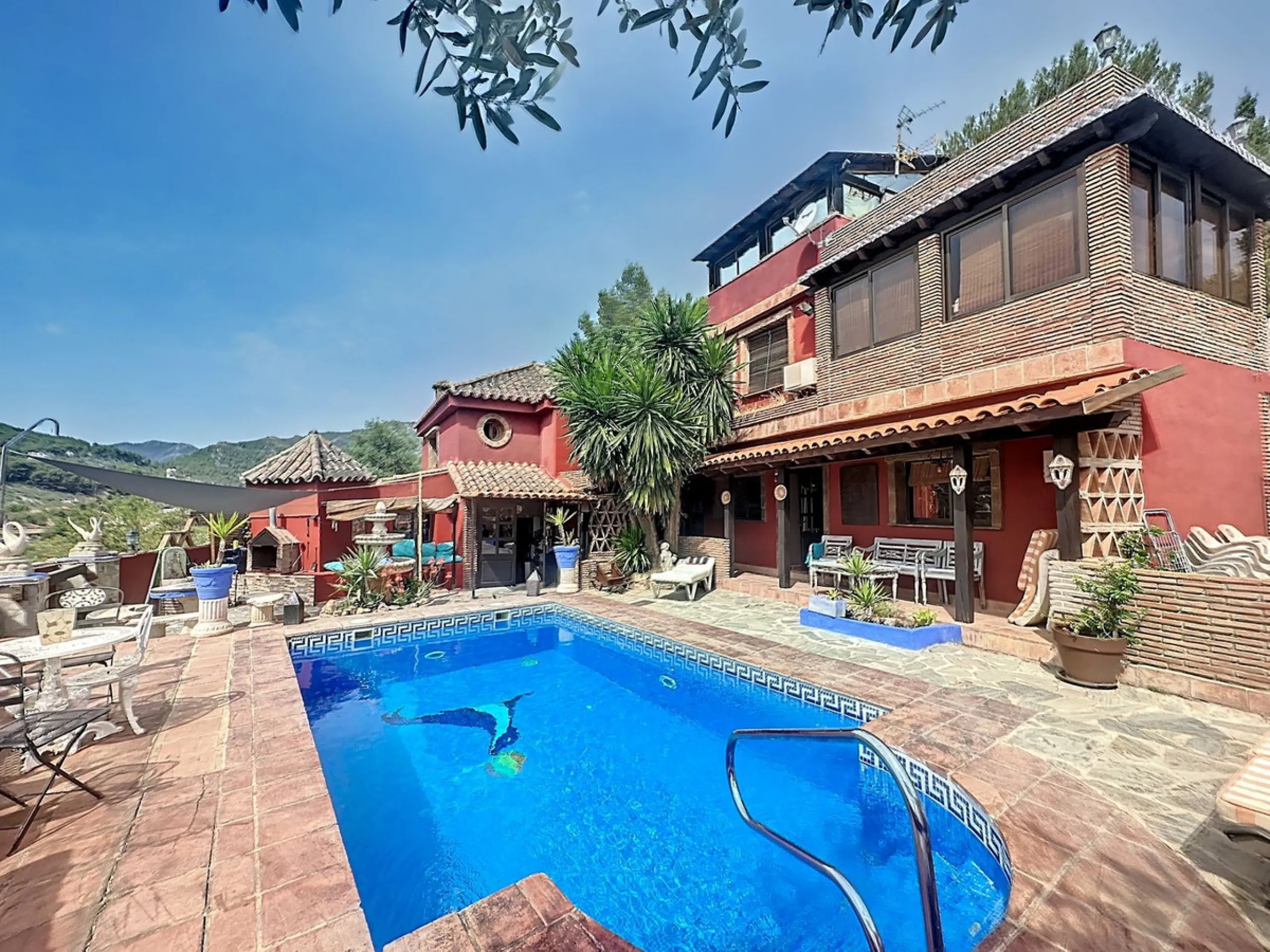 House - Finca - Cortijo в продаже в Monda, Málaga. В доме 5 спален и 5 ванных комнат. Площадь дома 290 м². Площадь участка 1877 м²