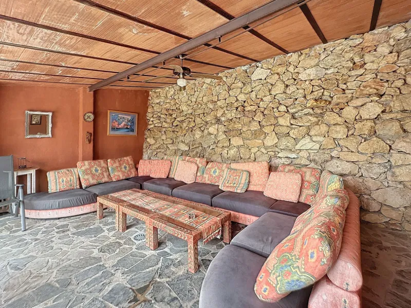 House - Finca - Cortijo в продаже в Monda, Málaga. В доме 5 спален и 5 ванных комнат. Площадь дома 290 м². Площадь участка 1877 м²