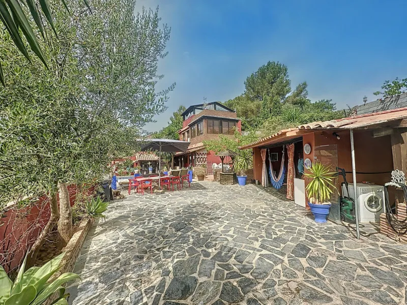 House - Finca - Cortijo в продаже в Monda, Málaga. В доме 5 спален и 5 ванных комнат. Площадь дома 290 м². Площадь участка 1877 м²
