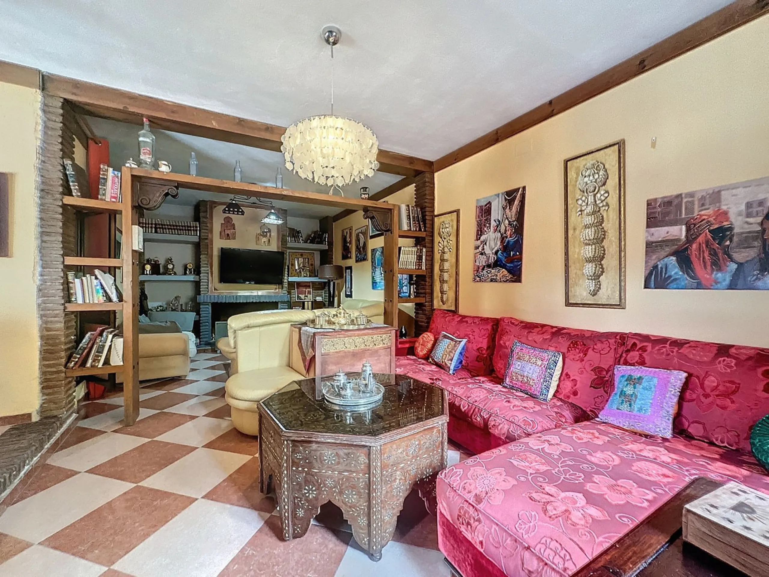 House - Finca - Cortijo в продаже в Monda, Málaga. В доме 5 спален и 5 ванных комнат. Площадь дома 290 м². Площадь участка 1877 м²