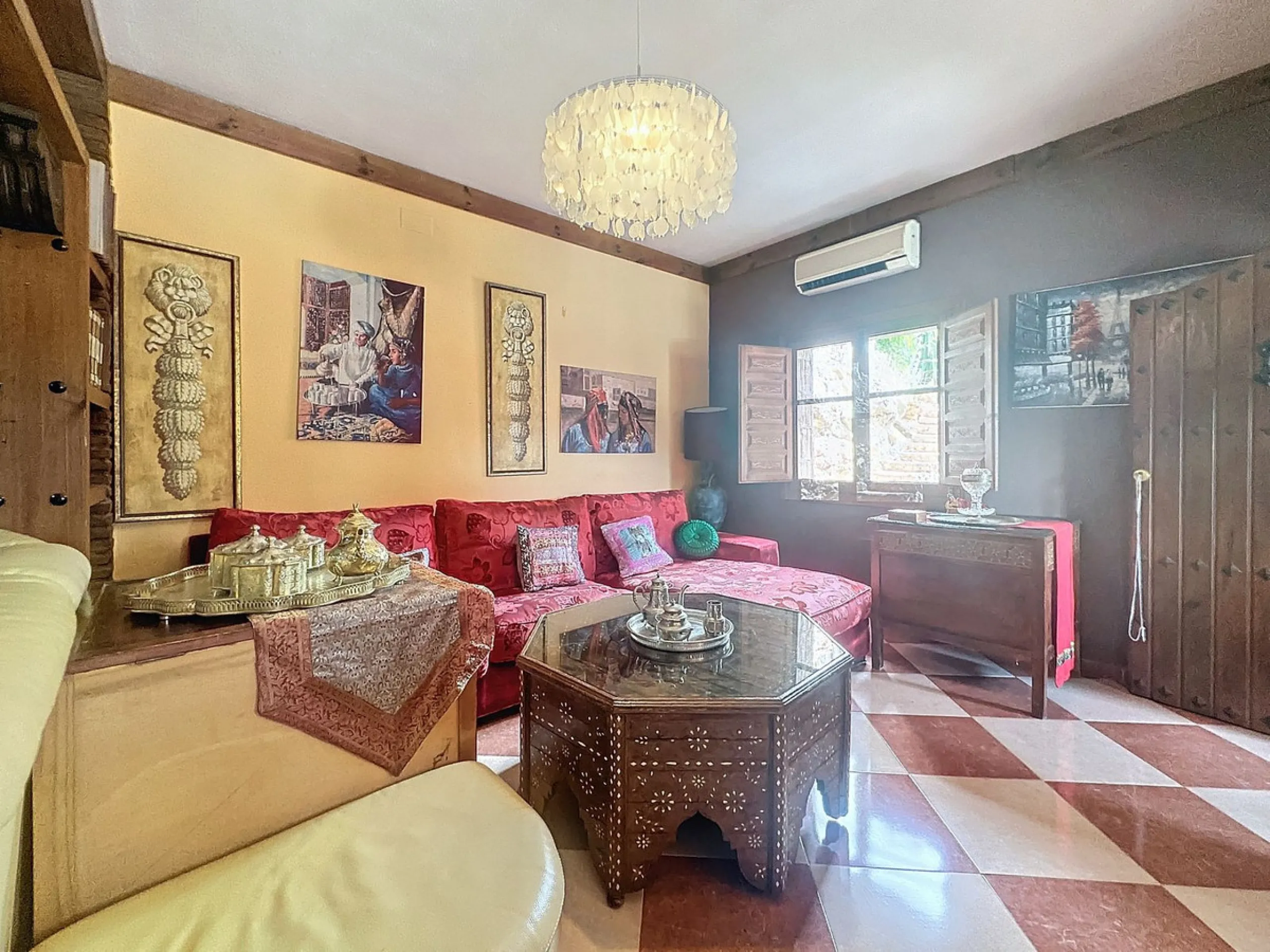House - Finca - Cortijo в продаже в Monda, Málaga. В доме 5 спален и 5 ванных комнат. Площадь дома 290 м². Площадь участка 1877 м²