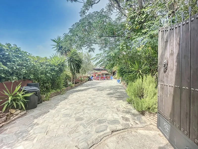 House - Finca - Cortijo в продаже в Monda, Málaga. В доме 5 спален и 5 ванных комнат. Площадь дома 290 м². Площадь участка 1877 м²