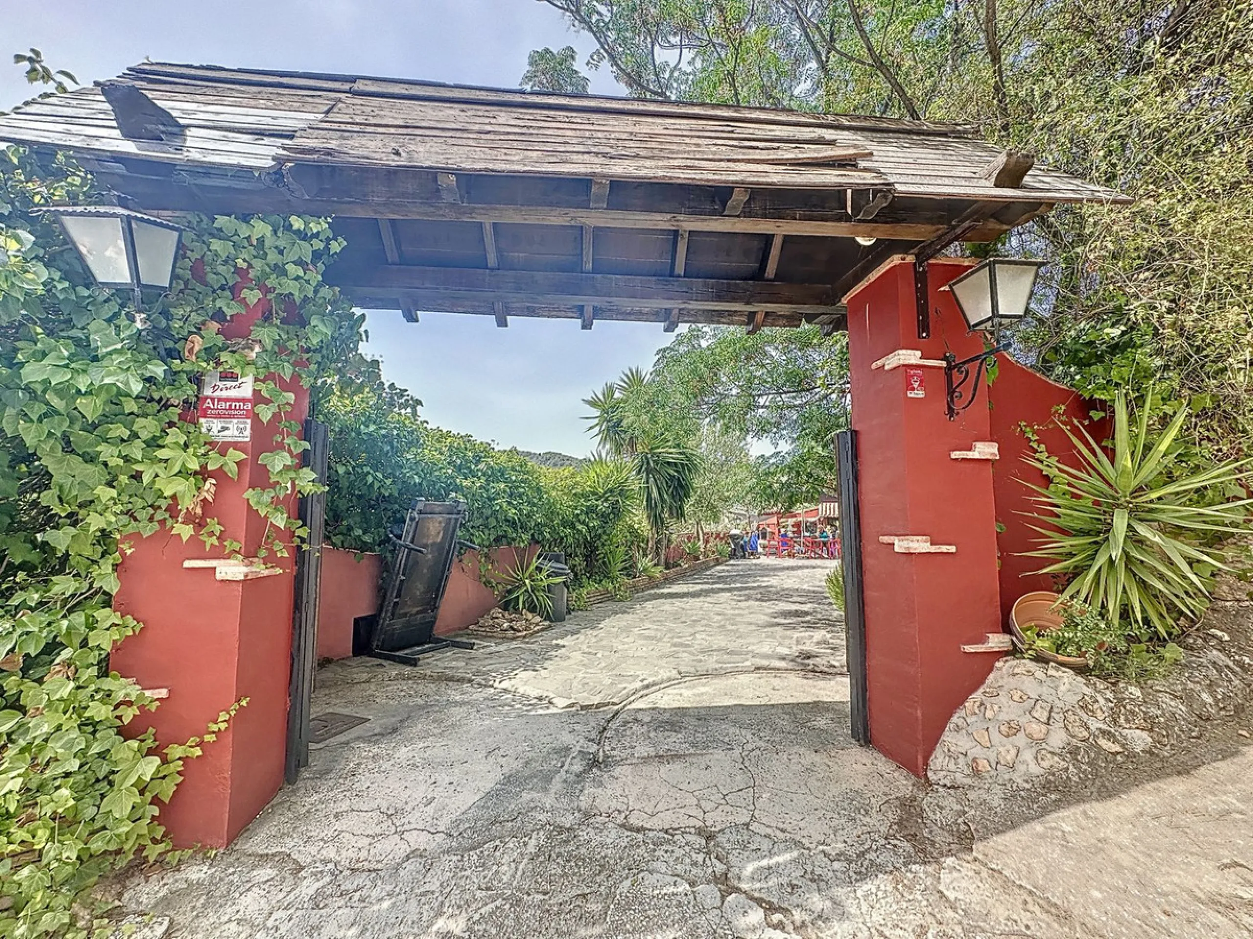 House - Finca - Cortijo в продаже в Monda, Málaga. В доме 5 спален и 5 ванных комнат. Площадь дома 290 м². Площадь участка 1877 м²