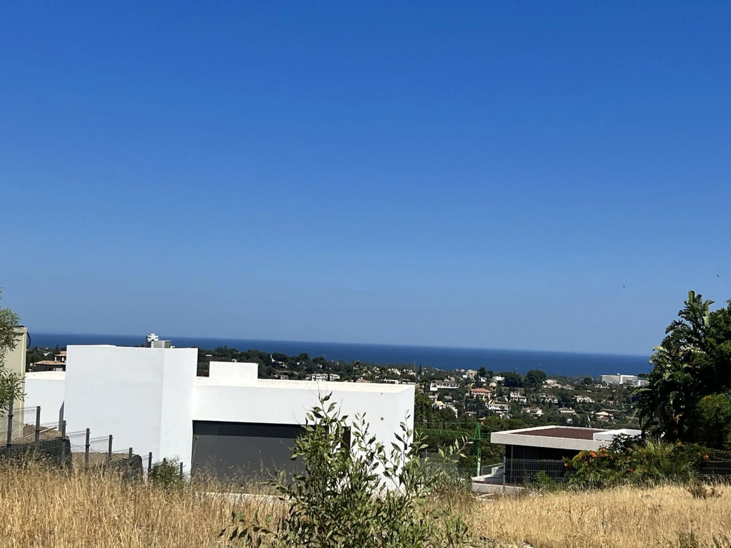COMPLETELY FLAT PLOT  WITH SEA VIEWS IN LOS FLAMINGOS GOLF (BENAHAVIS)