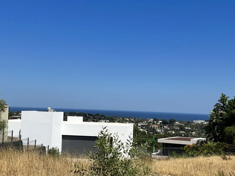 COMPLETELY FLAT PLOT  WITH SEA VIEWS IN LOS FLAMINGOS GOLF (BENAHAVIS)