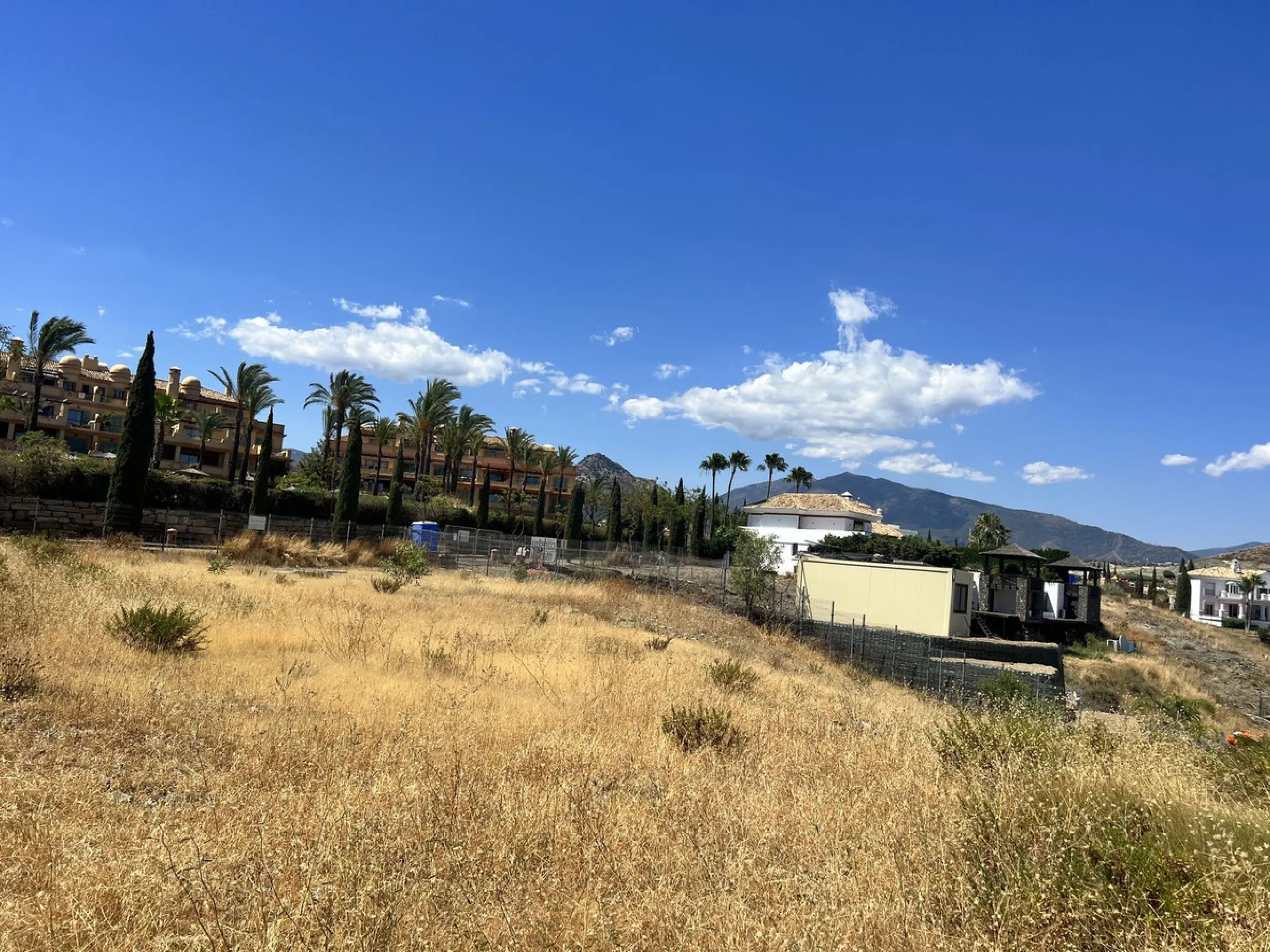 COMPLETELY FLAT PLOT  WITH SEA VIEWS IN LOS FLAMINGOS GOLF (BENAHAVIS)