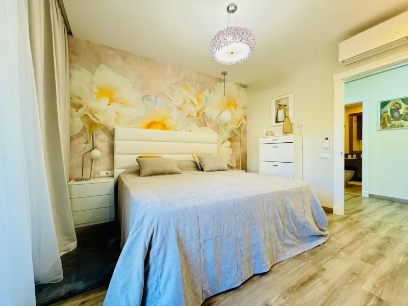 The property boasts an elegant layout and well-defined spaces. It features a closed area of one hundred forty-four meters and forty square decimeters, complemented by a covered terrace of sixty meters and nine square decimeters, and an uncovered terrace o