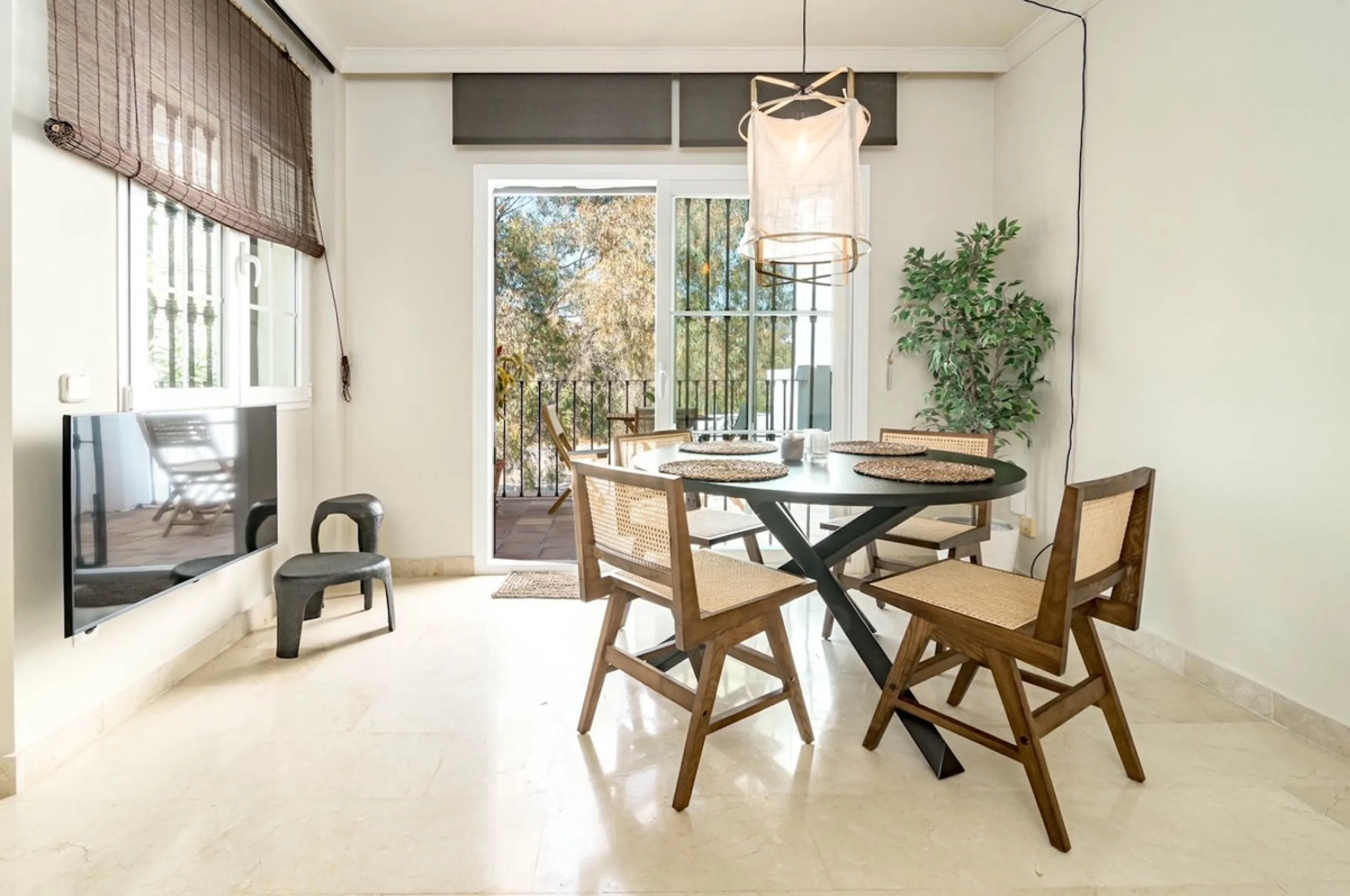 Apartment - Top Floor Apartment в продаже в Marbella, Málaga. В доме 1 спален и 1 ванных комнат. Площадь дома 85 м²