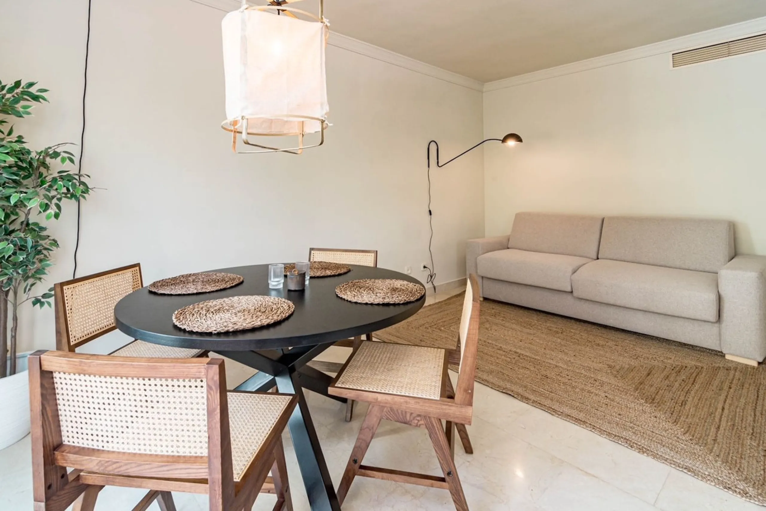 Apartment - Top Floor Apartment в продаже в Marbella, Málaga. В доме 1 спален и 1 ванных комнат. Площадь дома 85 м²