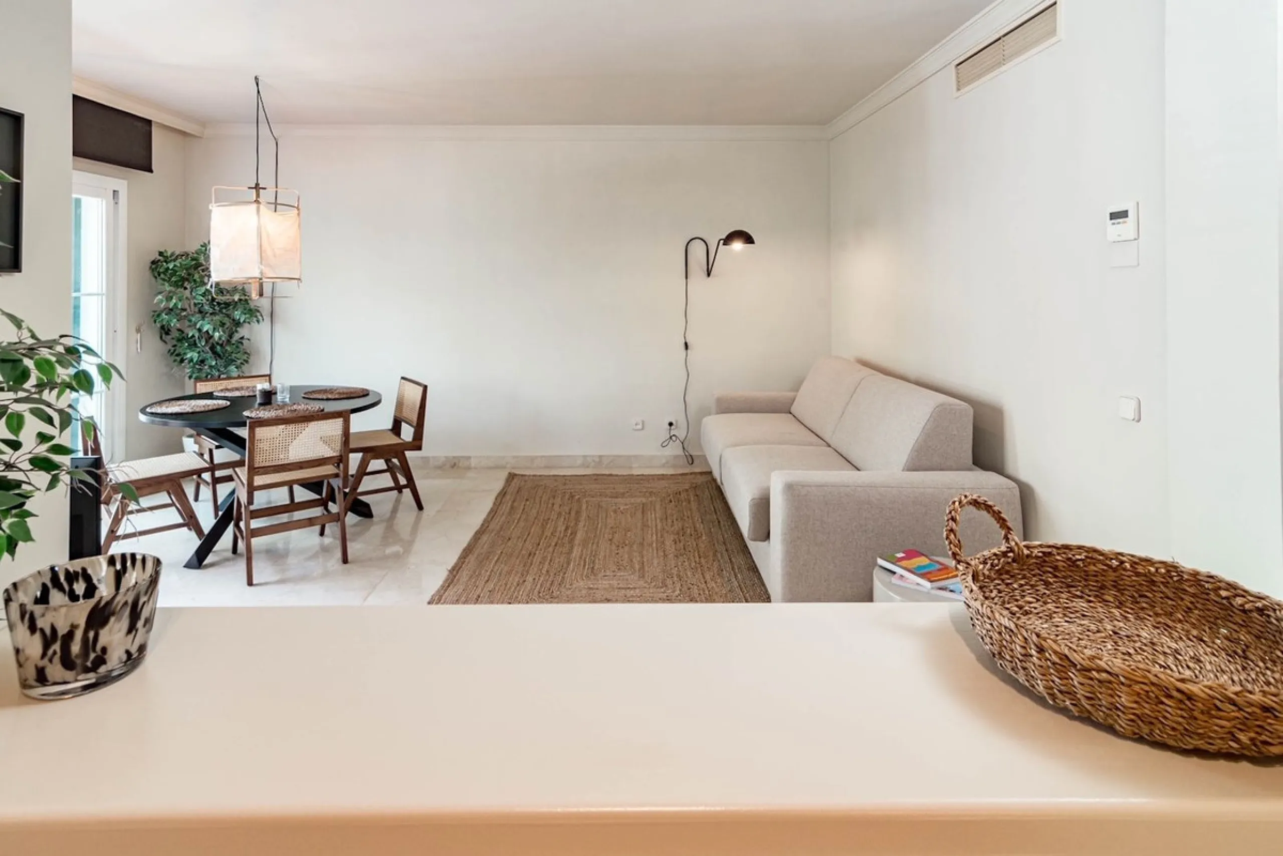 Apartment - Top Floor Apartment в продаже в Marbella, Málaga. В доме 1 спален и 1 ванных комнат. Площадь дома 85 м²