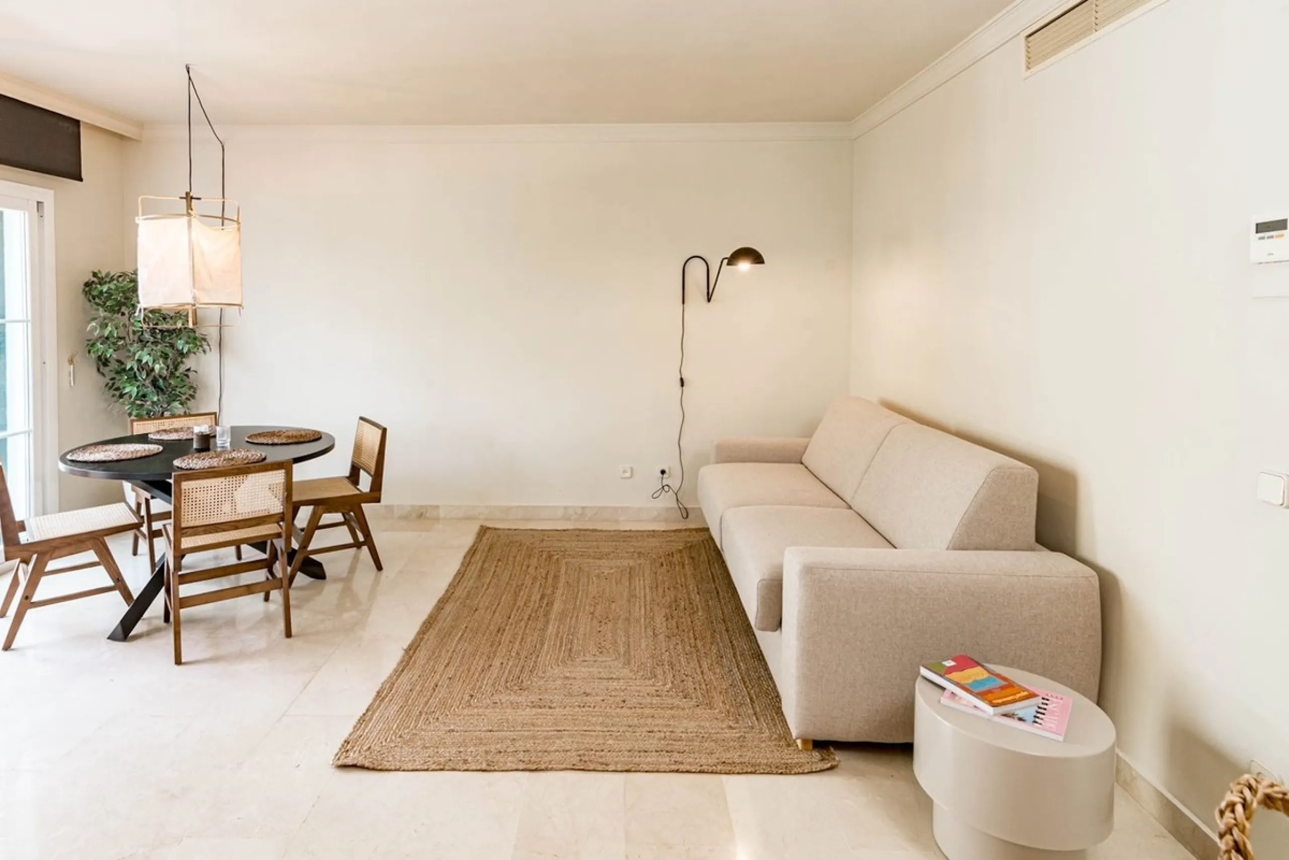 Apartment - Top Floor Apartment в продаже в Marbella, Málaga. В доме 1 спален и 1 ванных комнат. Площадь дома 85 м²