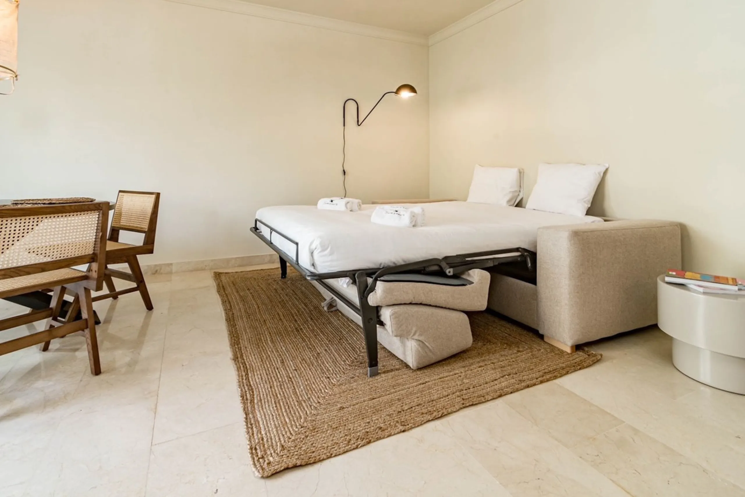 Apartment - Top Floor Apartment в продаже в Marbella, Málaga. В доме 1 спален и 1 ванных комнат. Площадь дома 85 м²