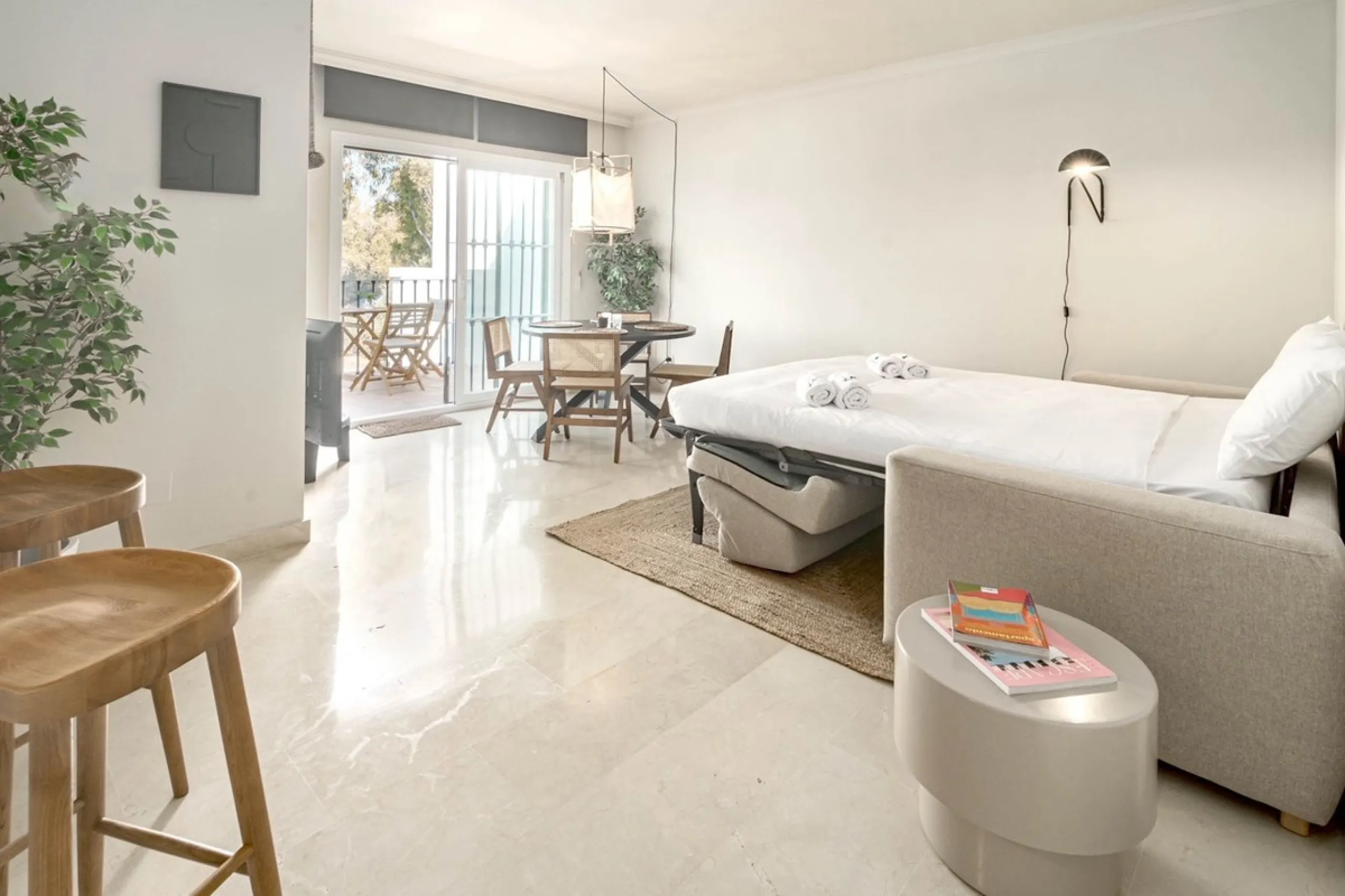 Apartment - Top Floor Apartment в продаже в Marbella, Málaga. В доме 1 спален и 1 ванных комнат. Площадь дома 85 м²