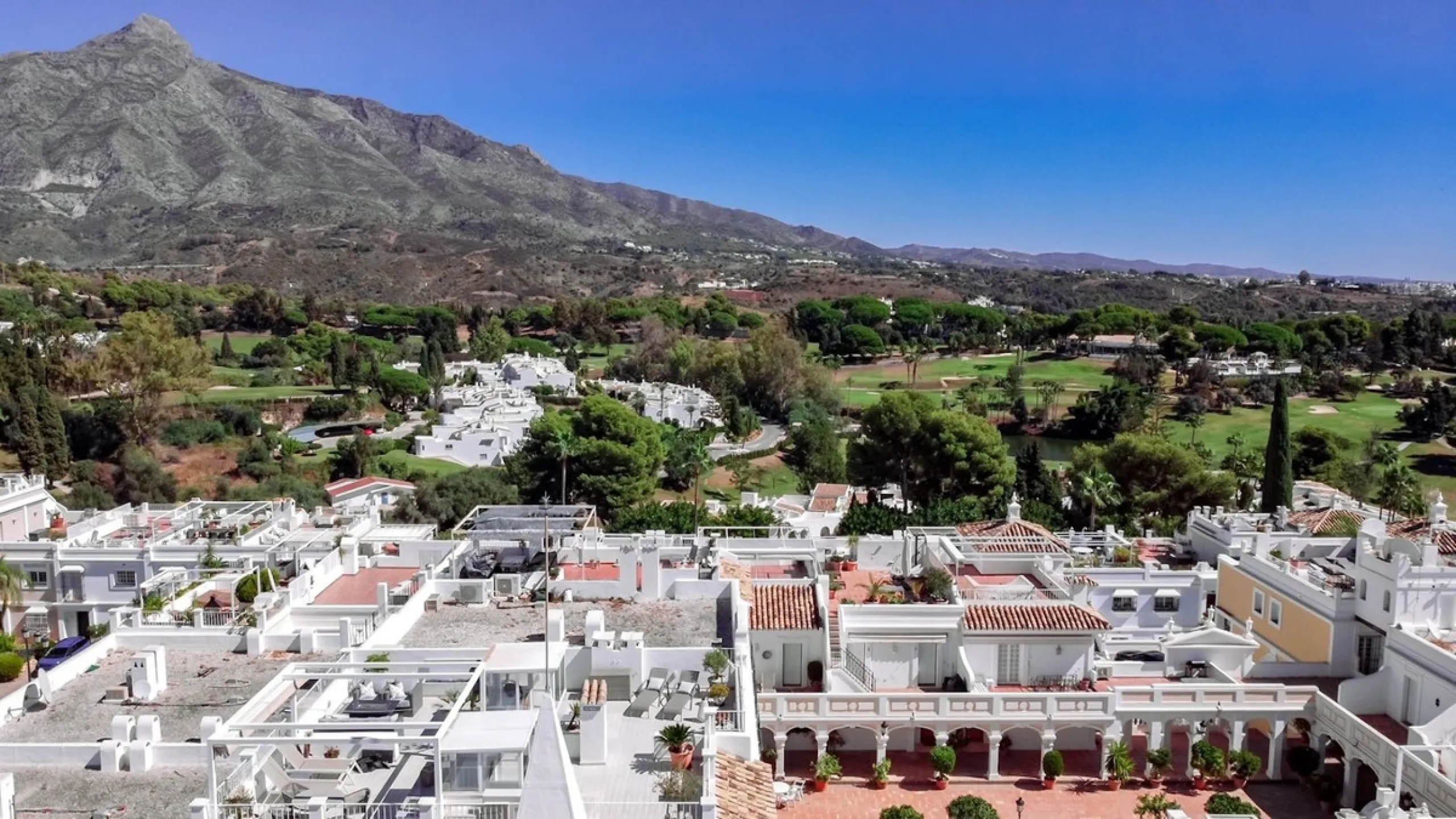 Apartment - Top Floor Apartment в продаже в Marbella, Málaga. В доме 1 спален и 1 ванных комнат. Площадь дома 85 м²