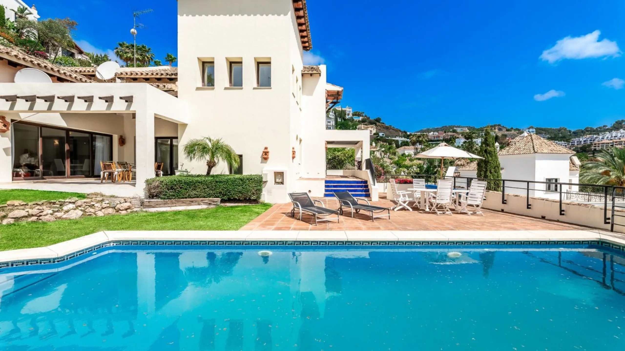 Don't miss out on this amazing opportunity to own a unique villa in the prestigious Los Arqueros Golf community! Villa Sunrise is waiting for you to make it your dream home with just a little investment.