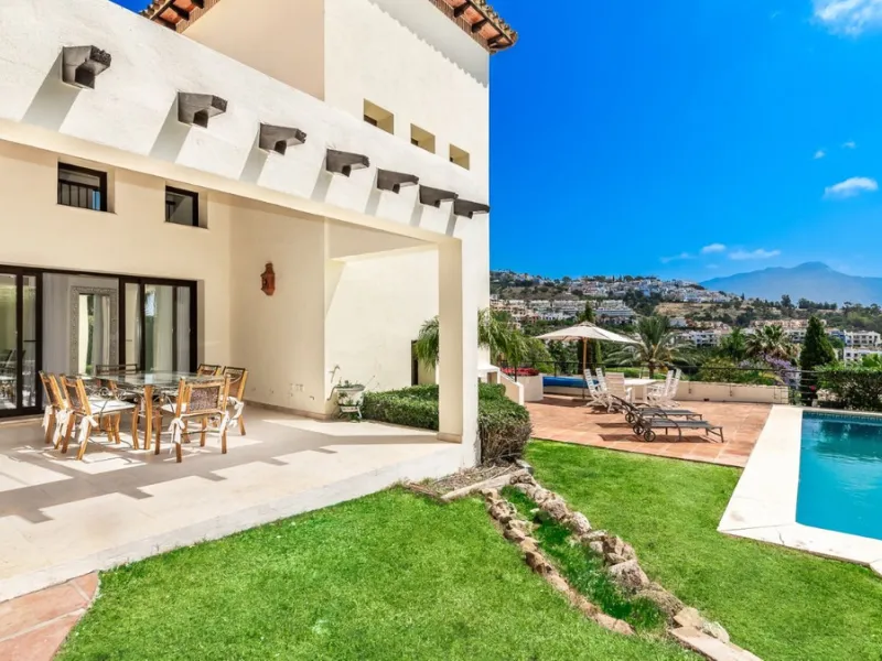 Don't miss out on this amazing opportunity to own a unique villa in the prestigious Los Arqueros Golf community! Villa Sunrise is waiting for you to make it your dream home with just a little investment.