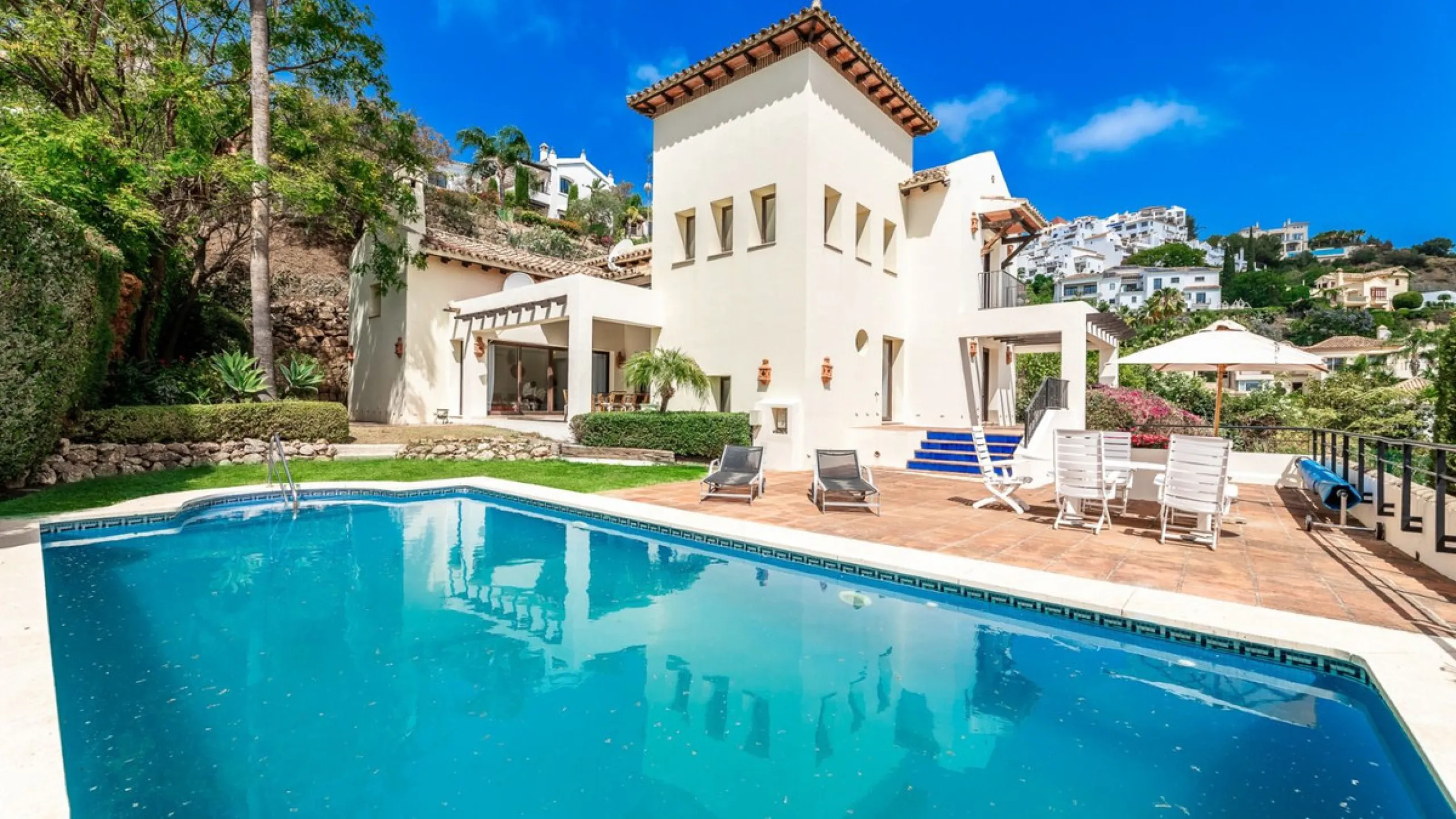 Don't miss out on this amazing opportunity to own a unique villa in the prestigious Los Arqueros Golf community! Villa Sunrise is waiting for you to make it your dream home with just a little investment.