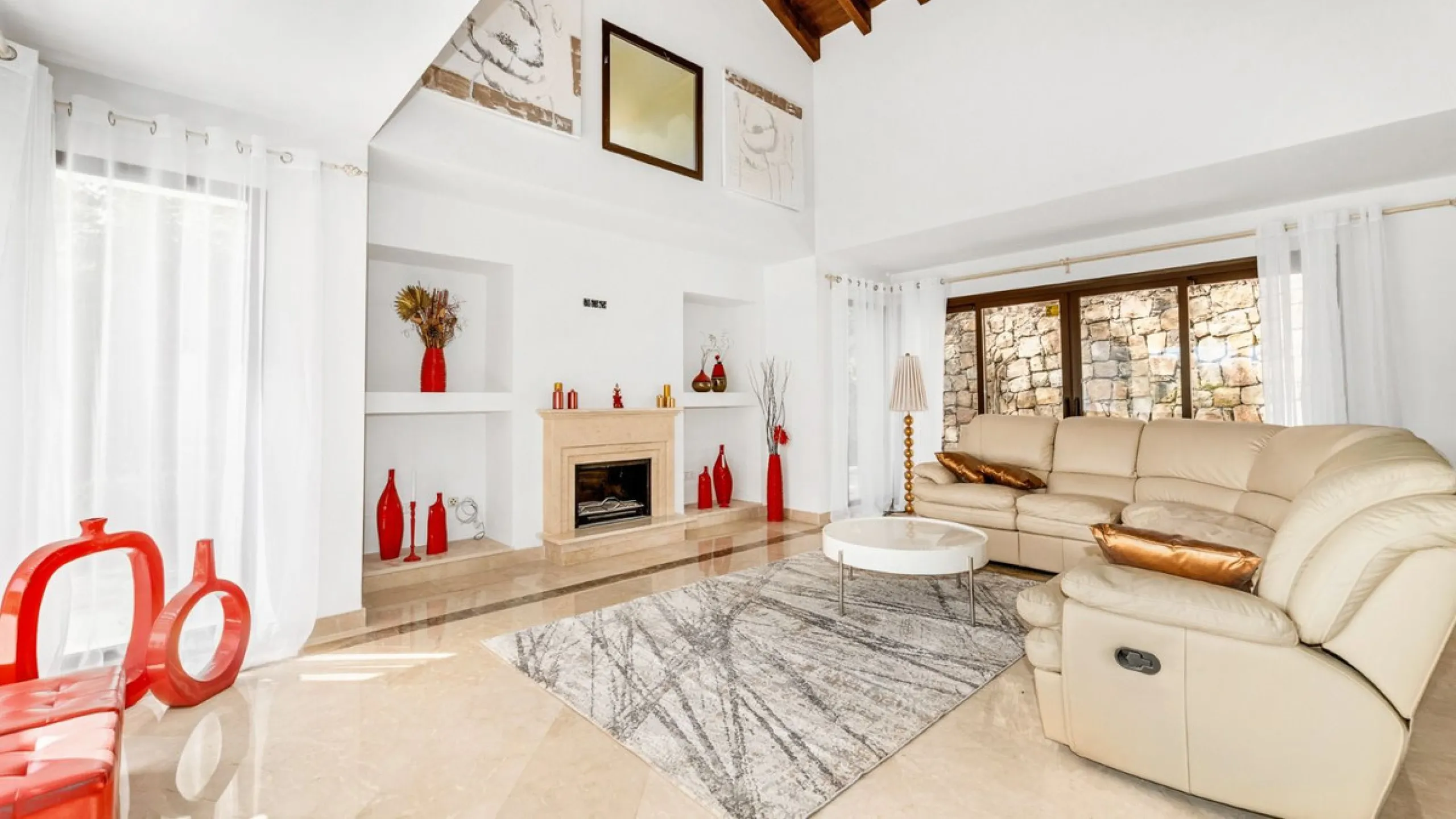 Don't miss out on this amazing opportunity to own a unique villa in the prestigious Los Arqueros Golf community! Villa Sunrise is waiting for you to make it your dream home with just a little investment.