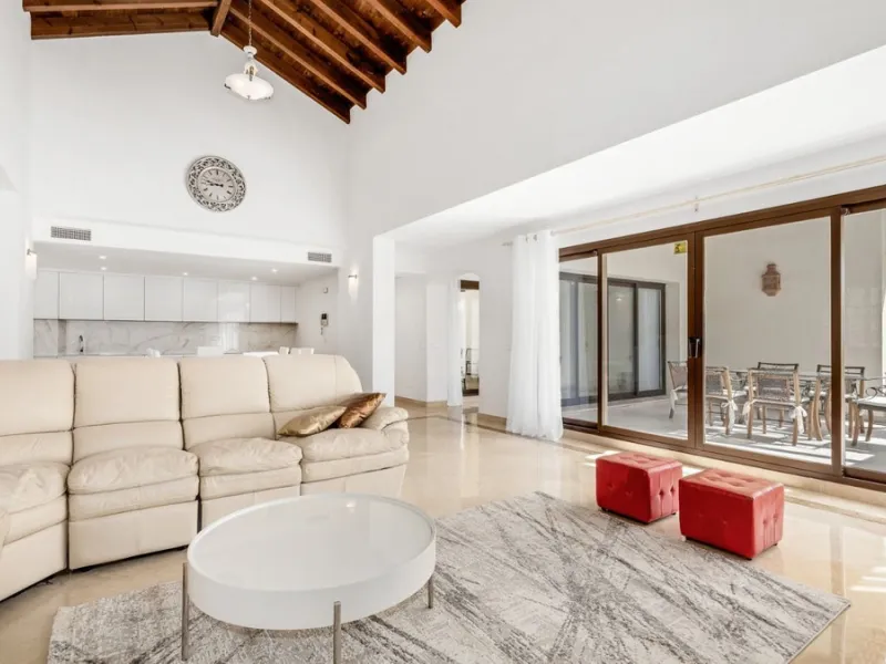 Don't miss out on this amazing opportunity to own a unique villa in the prestigious Los Arqueros Golf community! Villa Sunrise is waiting for you to make it your dream home with just a little investment.