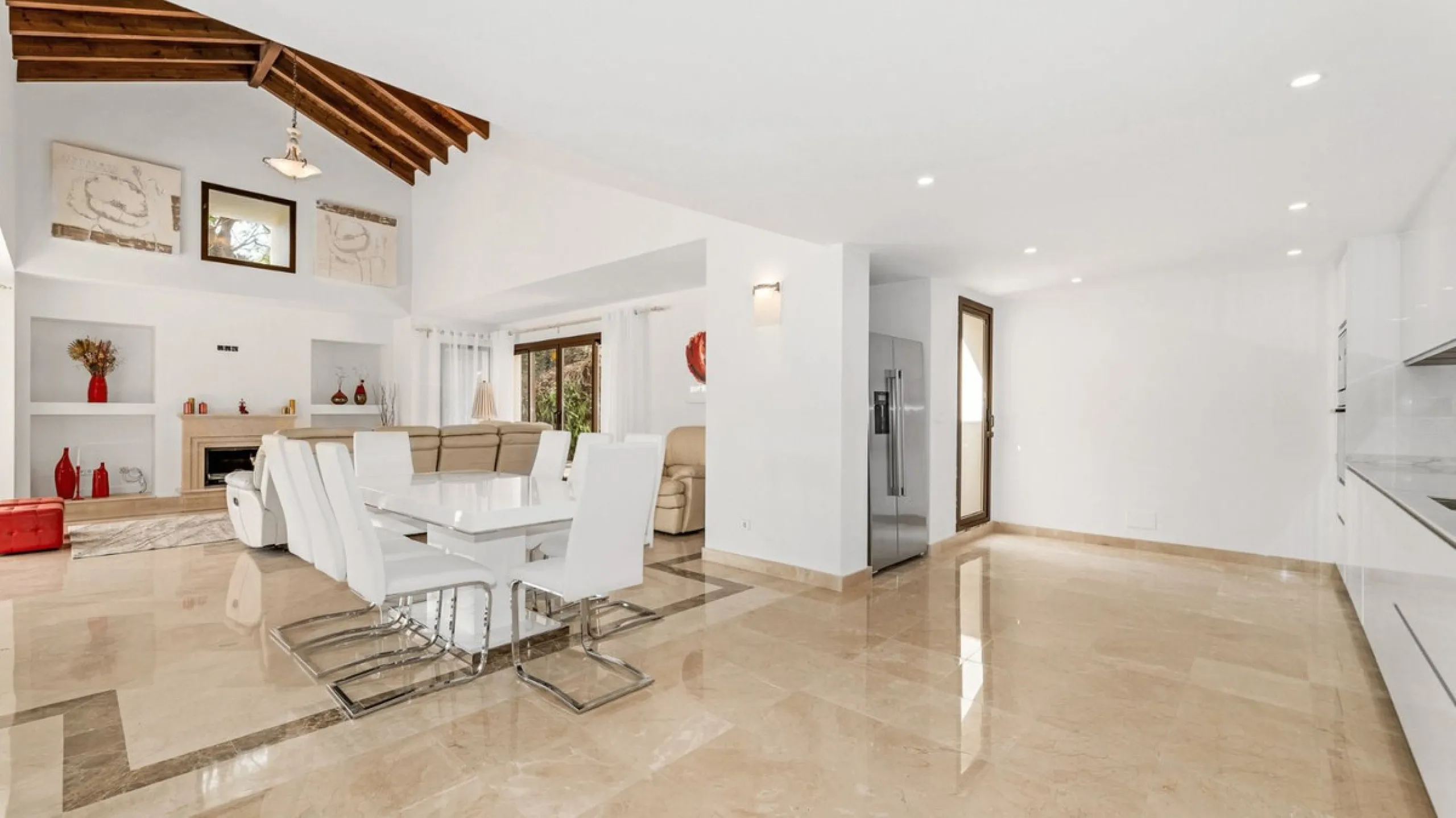Don't miss out on this amazing opportunity to own a unique villa in the prestigious Los Arqueros Golf community! Villa Sunrise is waiting for you to make it your dream home with just a little investment.