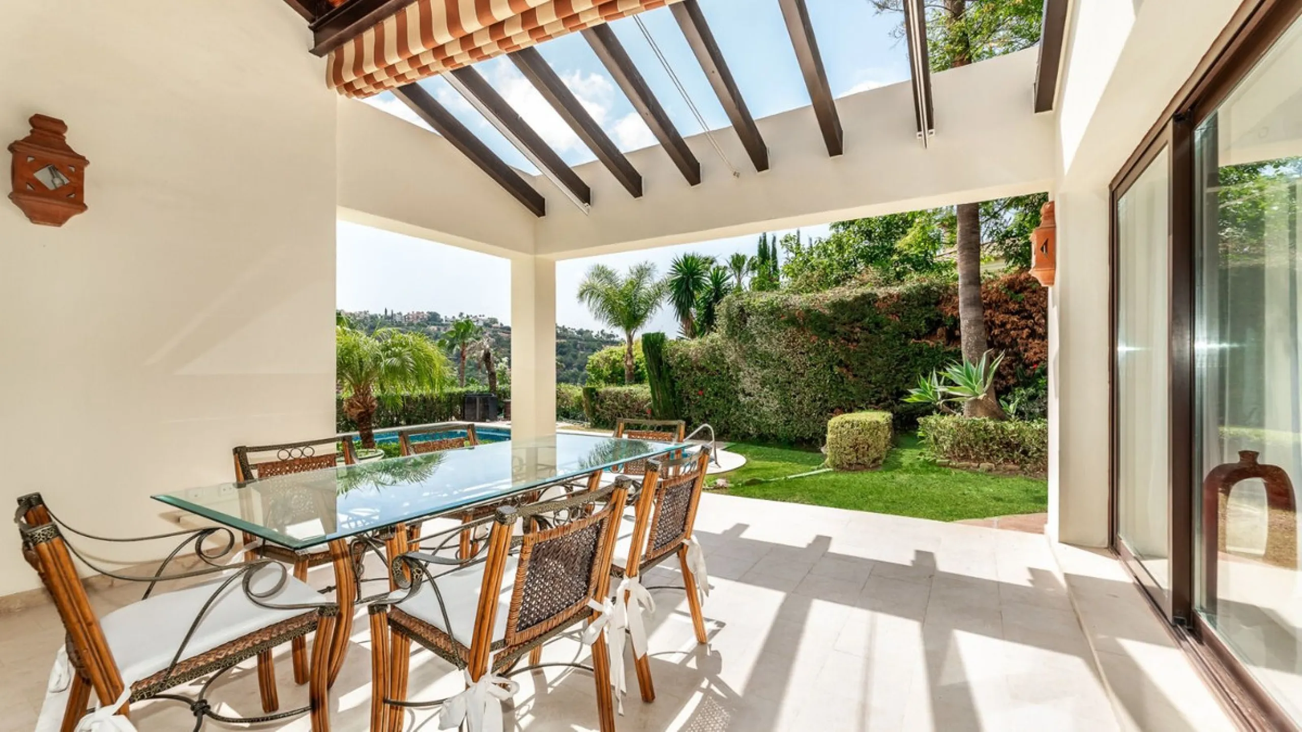 Don't miss out on this amazing opportunity to own a unique villa in the prestigious Los Arqueros Golf community! Villa Sunrise is waiting for you to make it your dream home with just a little investment.