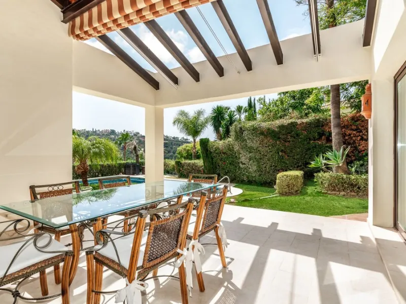 Don't miss out on this amazing opportunity to own a unique villa in the prestigious Los Arqueros Golf community! Villa Sunrise is waiting for you to make it your dream home with just a little investment.