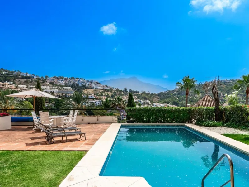 Don't miss out on this amazing opportunity to own a unique villa in the prestigious Los Arqueros Golf community! Villa Sunrise is waiting for you to make it your dream home with just a little investment.