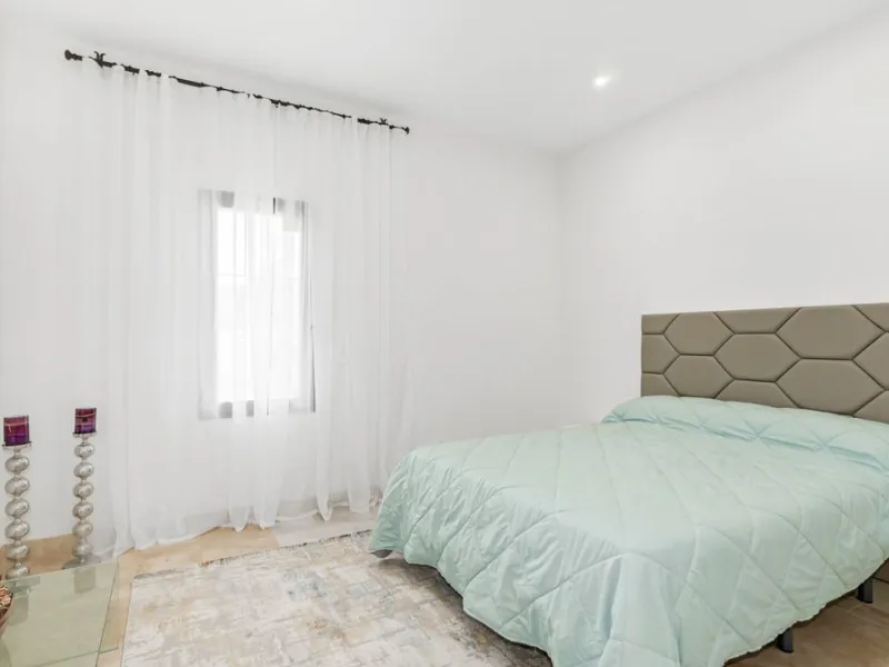 Don't miss out on this amazing opportunity to own a unique villa in the prestigious Los Arqueros Golf community! Villa Sunrise is waiting for you to make it your dream home with just a little investment.
