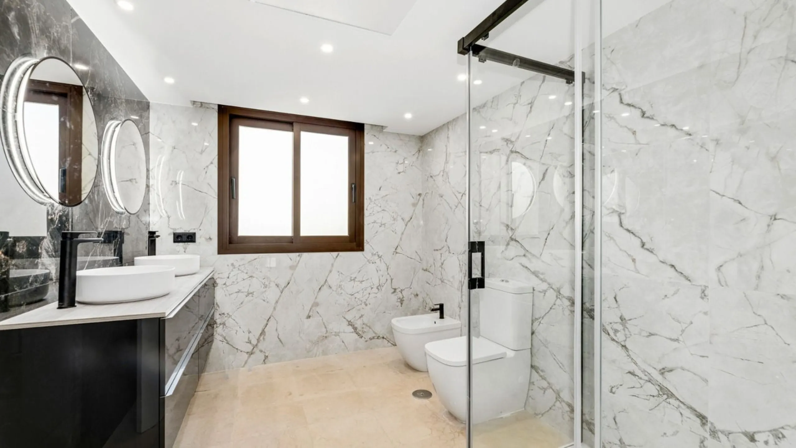 Don't miss out on this amazing opportunity to own a unique villa in the prestigious Los Arqueros Golf community! Villa Sunrise is waiting for you to make it your dream home with just a little investment.