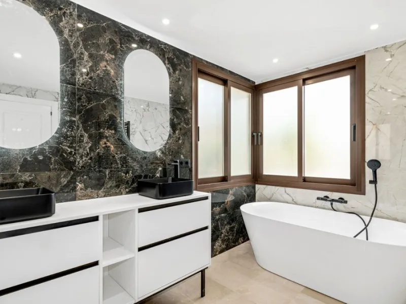Don't miss out on this amazing opportunity to own a unique villa in the prestigious Los Arqueros Golf community! Villa Sunrise is waiting for you to make it your dream home with just a little investment.