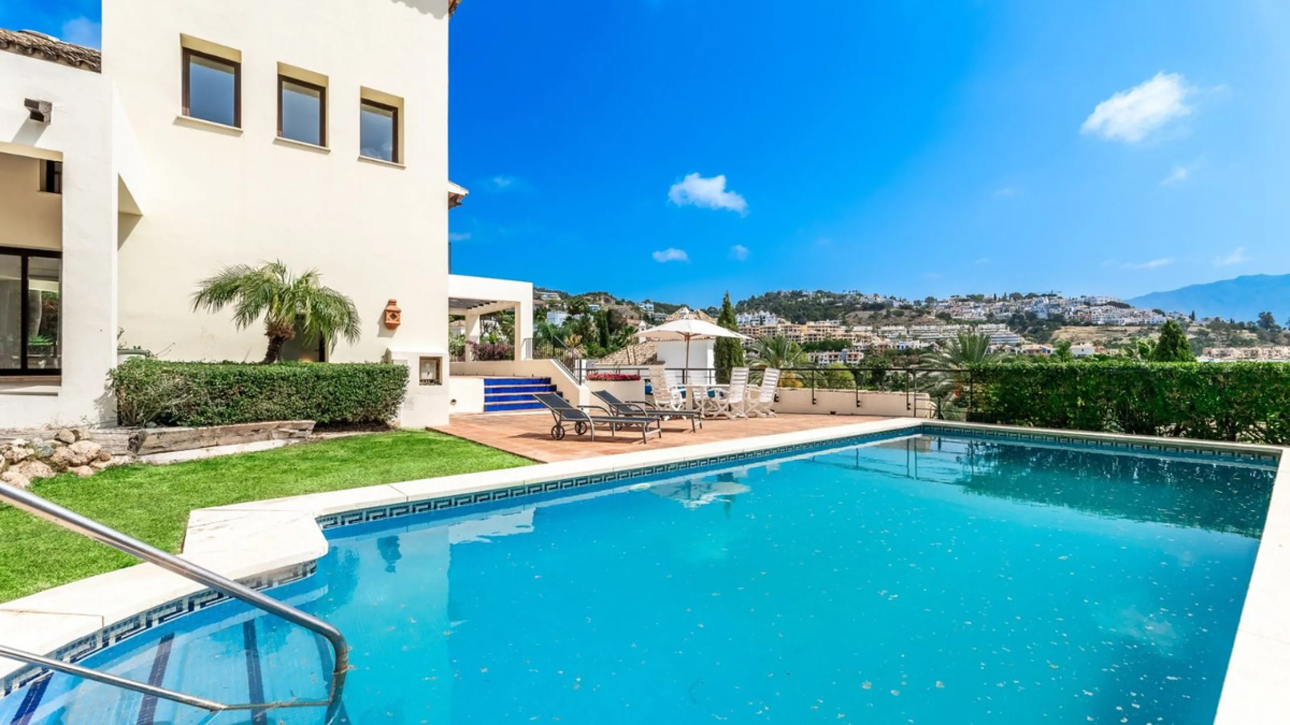 Don't miss out on this amazing opportunity to own a unique villa in the prestigious Los Arqueros Golf community! Villa Sunrise is waiting for you to make it your dream home with just a little investment.