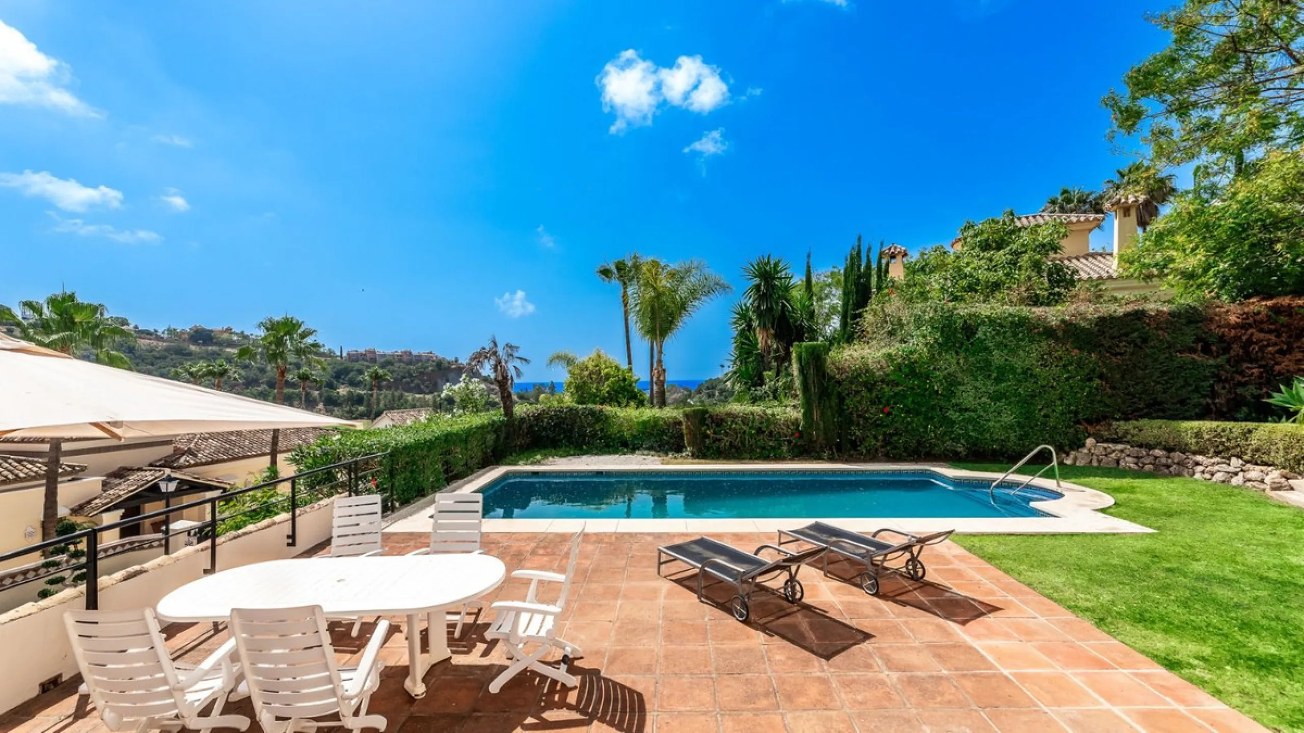Don't miss out on this amazing opportunity to own a unique villa in the prestigious Los Arqueros Golf community! Villa Sunrise is waiting for you to make it your dream home with just a little investment.