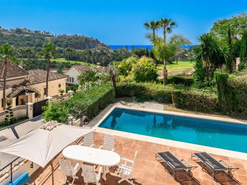 Don't miss out on this amazing opportunity to own a unique villa in the prestigious Los Arqueros Golf community! Villa Sunrise is waiting for you to make it your dream home with just a little investment.