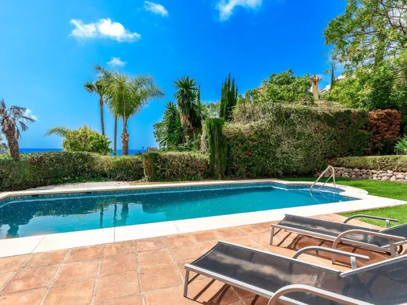 Don't miss out on this amazing opportunity to own a unique villa in the prestigious Los Arqueros Golf community! Villa Sunrise is waiting for you to make it your dream home with just a little investment.