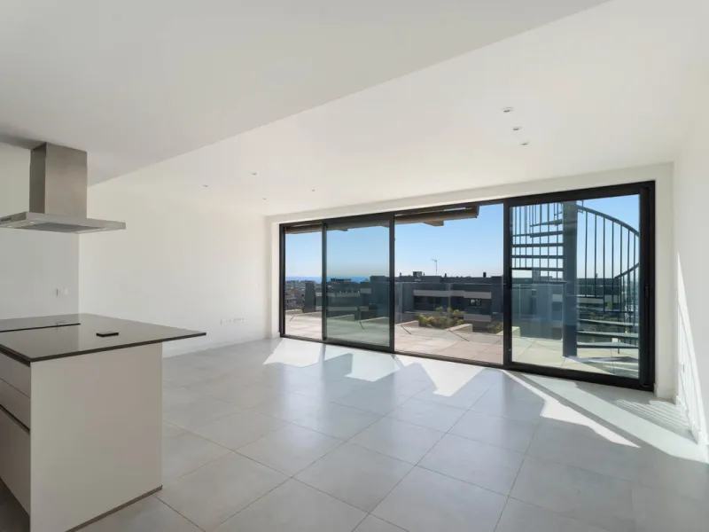 Apartment - Penthouse в продаже в Estepona, Málaga. В доме 3 спален и 2 ванных комнат. Площадь дома 195 м²