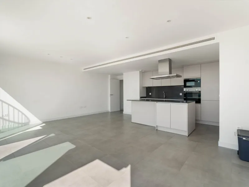 Apartment - Penthouse в продаже в Estepona, Málaga. В доме 3 спален и 2 ванных комнат. Площадь дома 195 м²