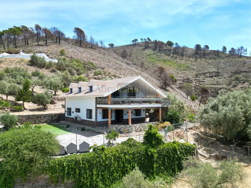 House - Detached Villa в продаже в Canillas de Albaida, Málaga. В доме 4 спален и 2 ванных комнат. Площадь дома 331 м². Площадь участка 8750 м²
