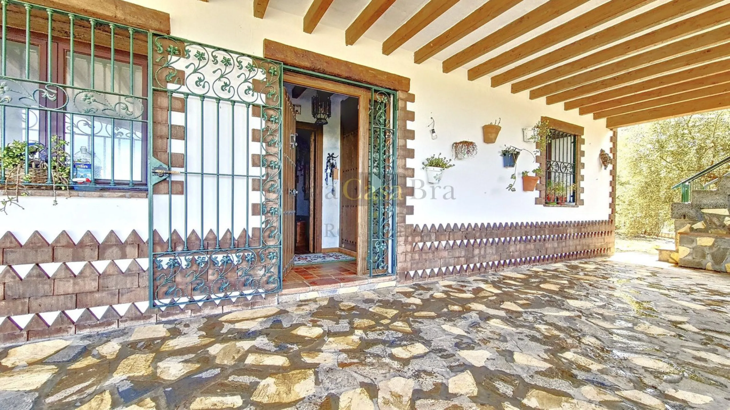 House - Detached Villa в продаже в Canillas de Albaida, Málaga. В доме 4 спален и 2 ванных комнат. Площадь дома 331 м². Площадь участка 8750 м²