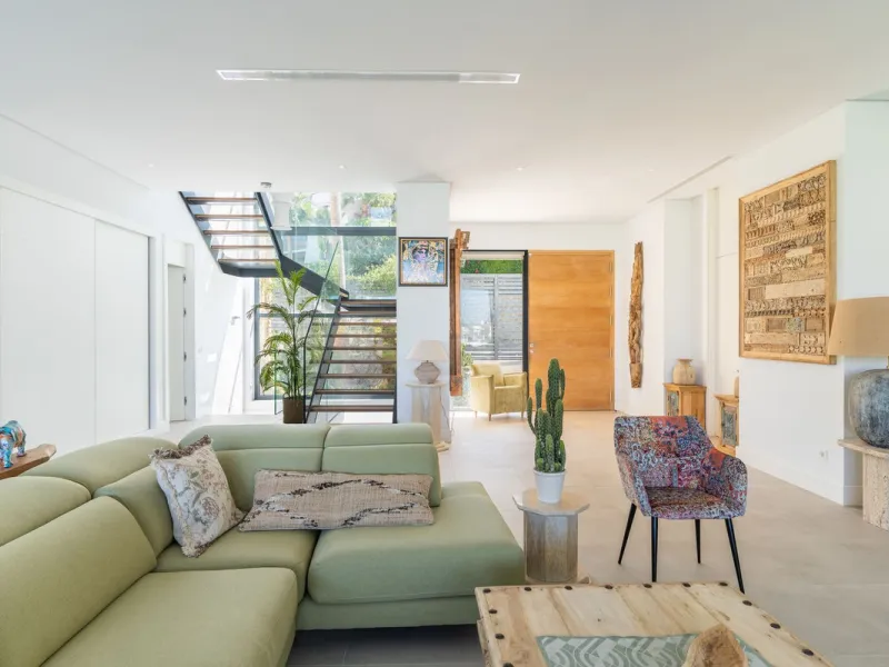 This exceptional luxury villa is situated in the prestigious area of Cabopino, Marbella East, offering a prime front line golf location with captivating views of both the sea and lush fairways. Designed to the highest standards, the property spans a gener