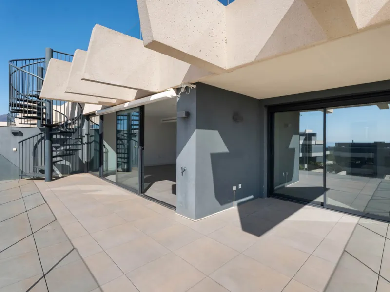 Apartment - Penthouse в продаже в Estepona, Málaga. В доме 3 спален и 2 ванных комнат. Площадь дома 195 м²