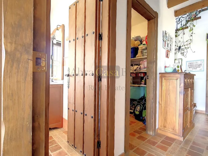 House - Detached Villa в продаже в Canillas de Albaida, Málaga. В доме 4 спален и 2 ванных комнат. Площадь дома 331 м². Площадь участка 8750 м²