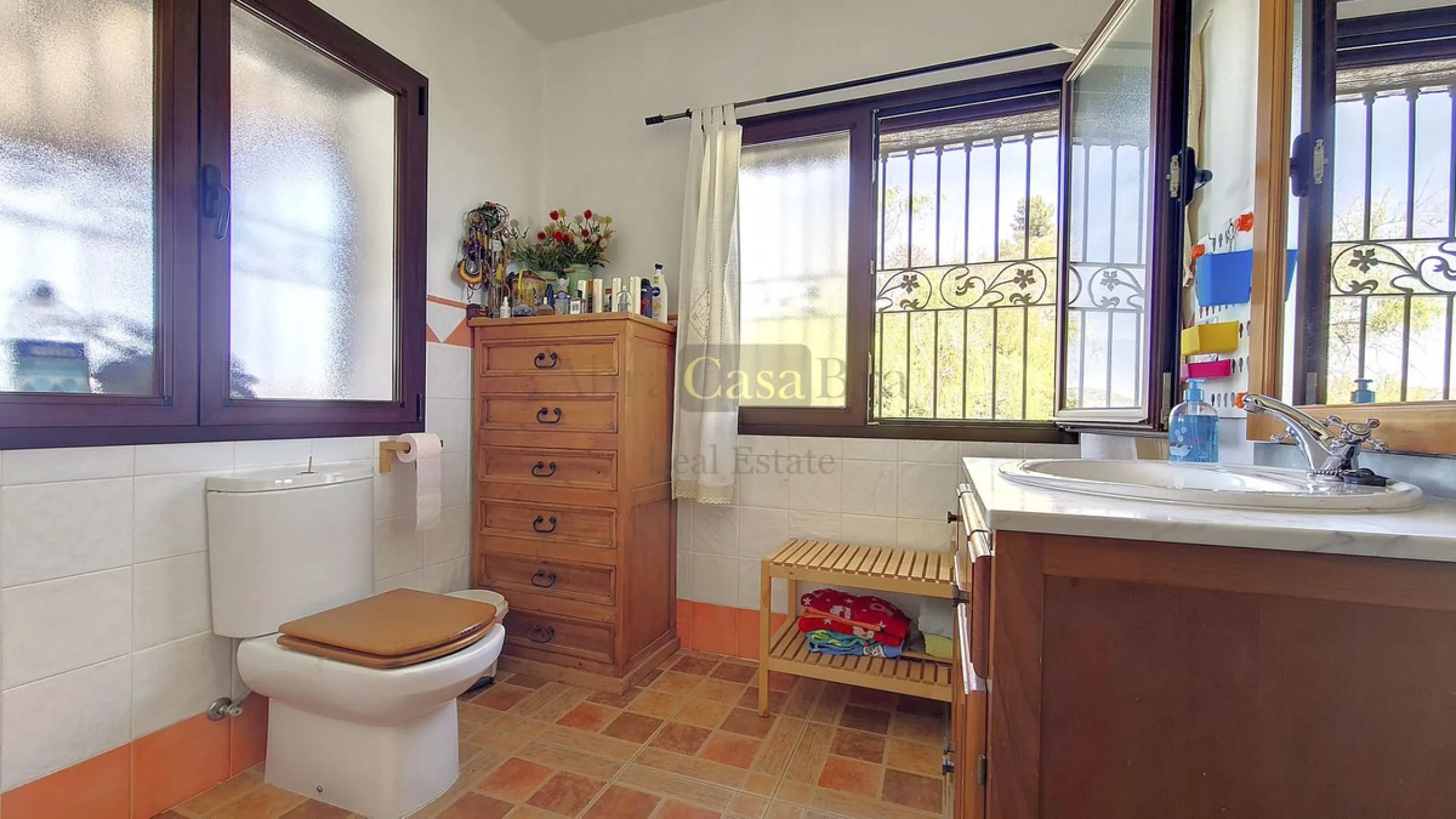 House - Detached Villa в продаже в Canillas de Albaida, Málaga. В доме 4 спален и 2 ванных комнат. Площадь дома 331 м². Площадь участка 8750 м²