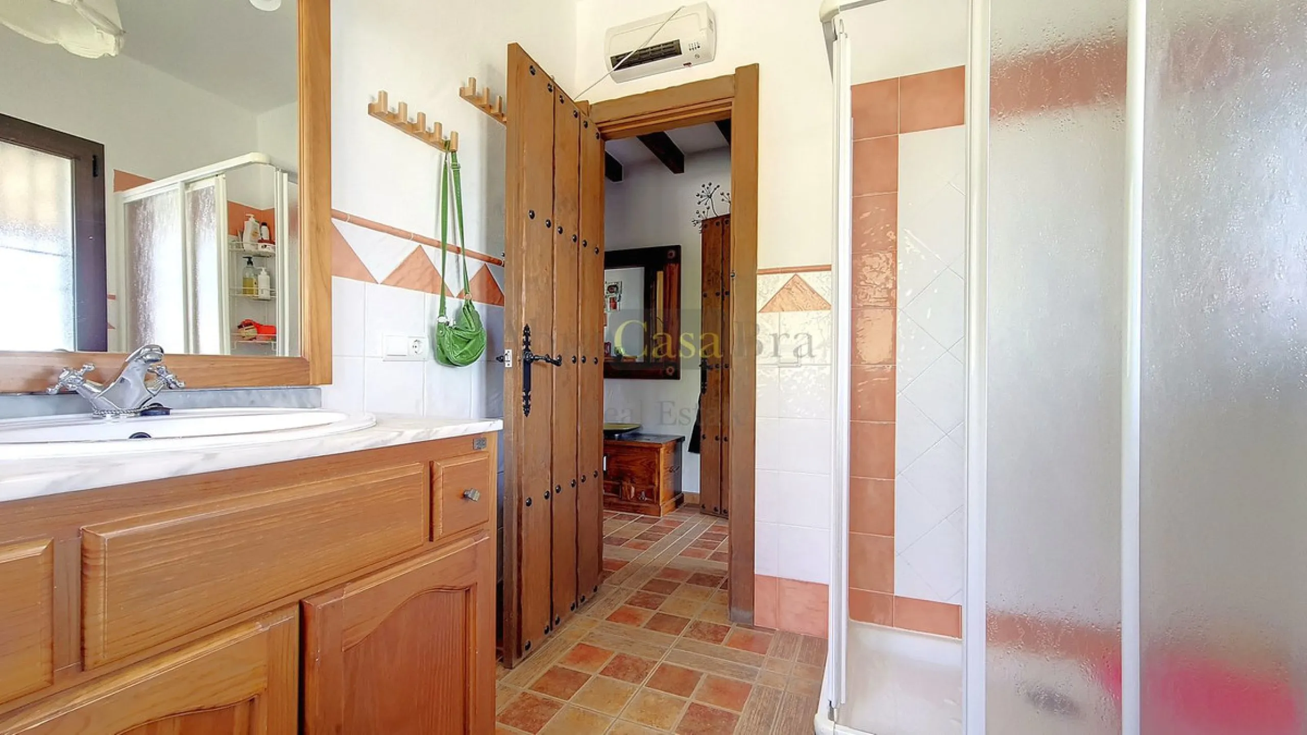House - Detached Villa в продаже в Canillas de Albaida, Málaga. В доме 4 спален и 2 ванных комнат. Площадь дома 331 м². Площадь участка 8750 м²