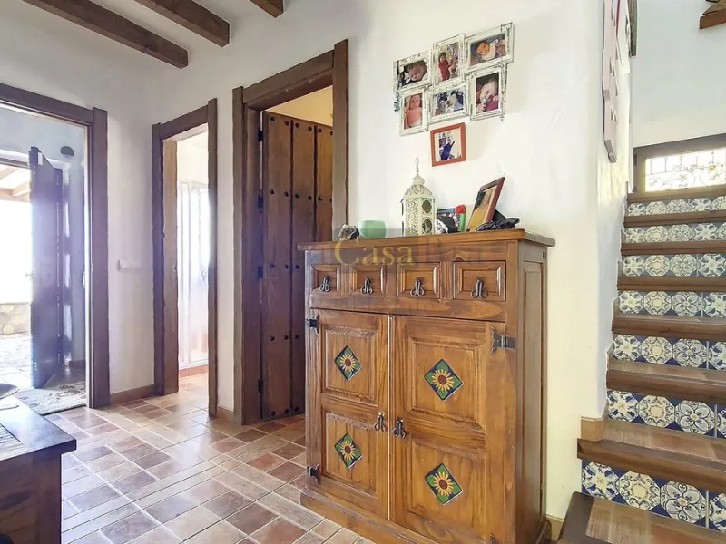 House - Detached Villa в продаже в Canillas de Albaida, Málaga. В доме 4 спален и 2 ванных комнат. Площадь дома 331 м². Площадь участка 8750 м²