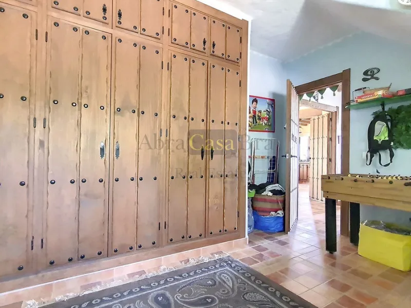 House - Detached Villa в продаже в Canillas de Albaida, Málaga. В доме 4 спален и 2 ванных комнат. Площадь дома 331 м². Площадь участка 8750 м²