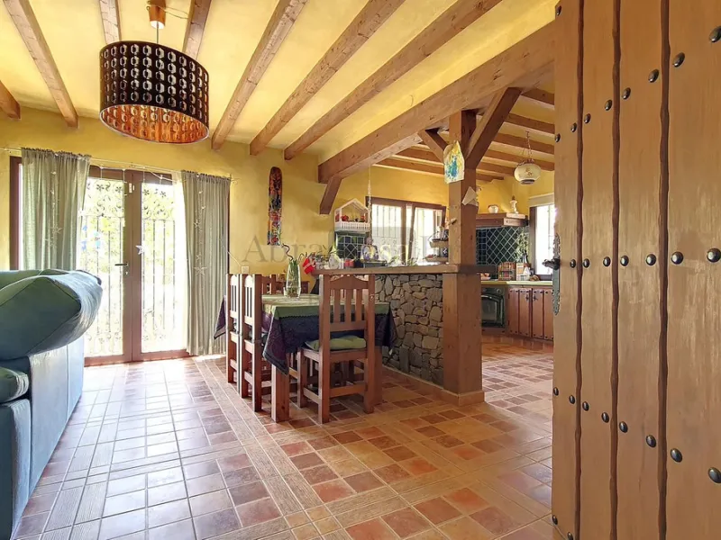 House - Detached Villa в продаже в Canillas de Albaida, Málaga. В доме 4 спален и 2 ванных комнат. Площадь дома 331 м². Площадь участка 8750 м²