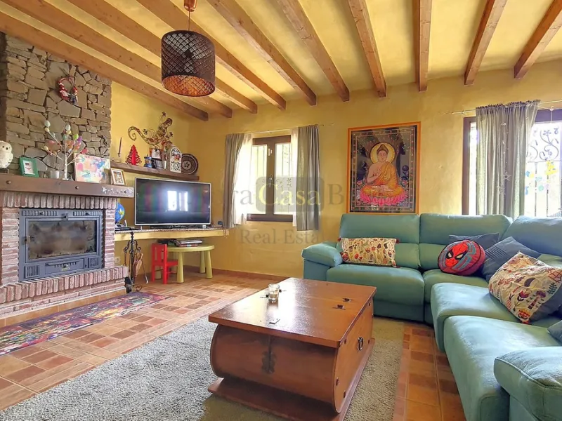 House - Detached Villa в продаже в Canillas de Albaida, Málaga. В доме 4 спален и 2 ванных комнат. Площадь дома 331 м². Площадь участка 8750 м²