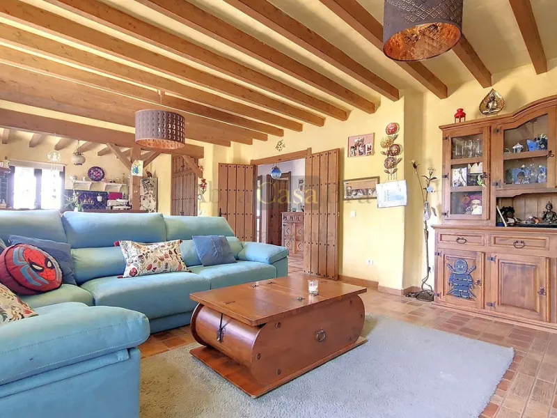 House - Detached Villa в продаже в Canillas de Albaida, Málaga. В доме 4 спален и 2 ванных комнат. Площадь дома 331 м². Площадь участка 8750 м²