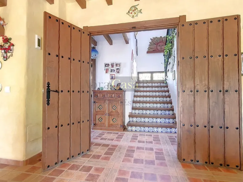 House - Detached Villa в продаже в Canillas de Albaida, Málaga. В доме 4 спален и 2 ванных комнат. Площадь дома 331 м². Площадь участка 8750 м²